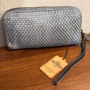 NWT BAYSIDE Premium Italian Leather Woven Zip Wristlet Wallet
